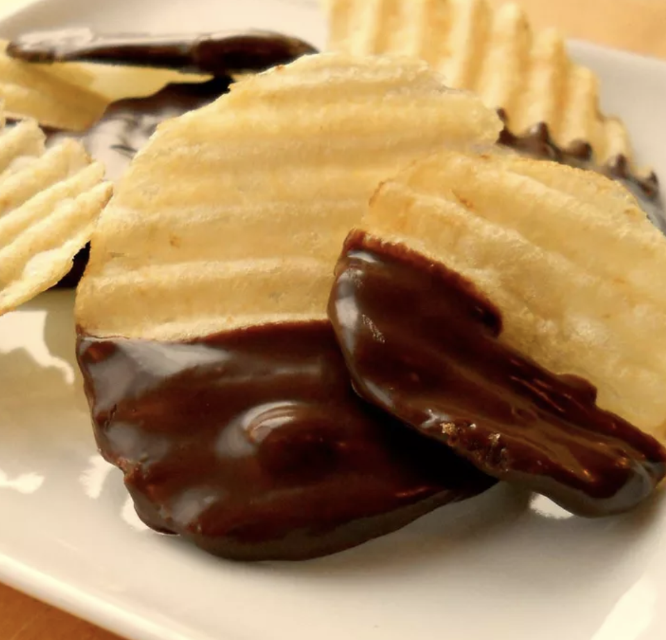 Batatas fritas com cobertura de chocolate