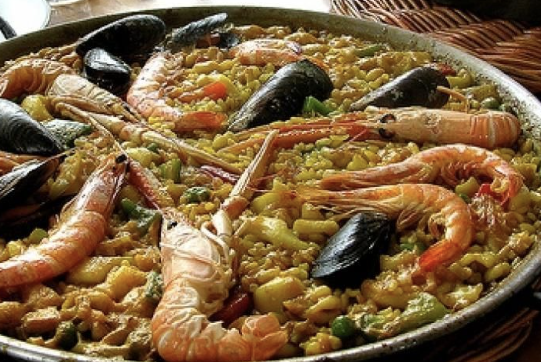 Paella espanhola tradicional e completa