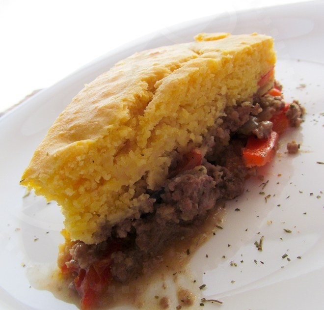 Torta de Fubá com recheio de Carne - sem leite, soja, ovo e trigo