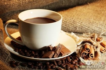 Café com chocolate e especiarias