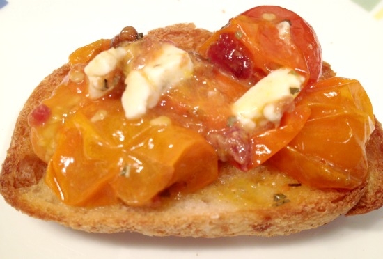 Bruschetta de Tomate Cereja com Gorgonzola