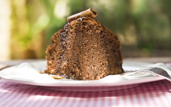 Bolo de chocolate com calda de café