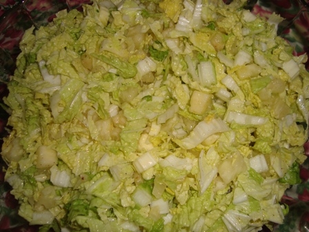 Salada de acelga com creme de leite e abacaxi