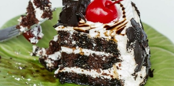 Torta de chocolate branco e preto