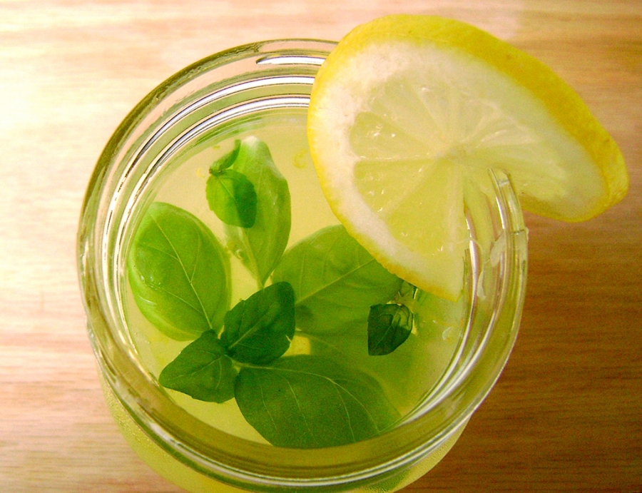 Suco de Limão com Manjericão