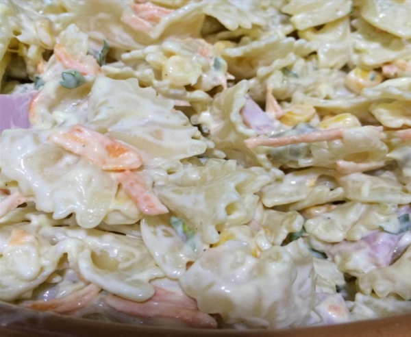 Salada de macarrão gravatinha