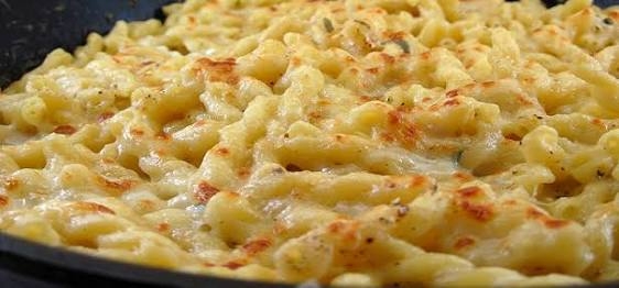 Macaroni and cheese com bacon