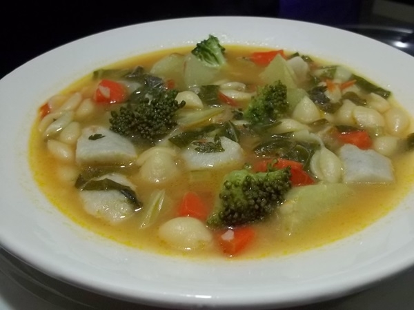 Sopa de legumes e verduras