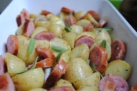 Linguiça ao forno com batatas