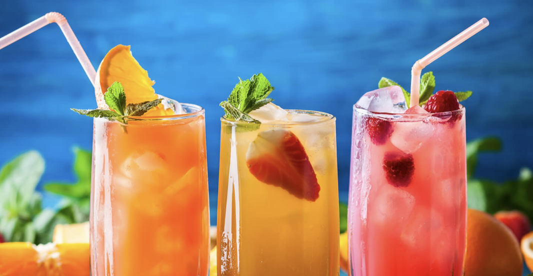 10 drinks refrescantes para um dia de verão